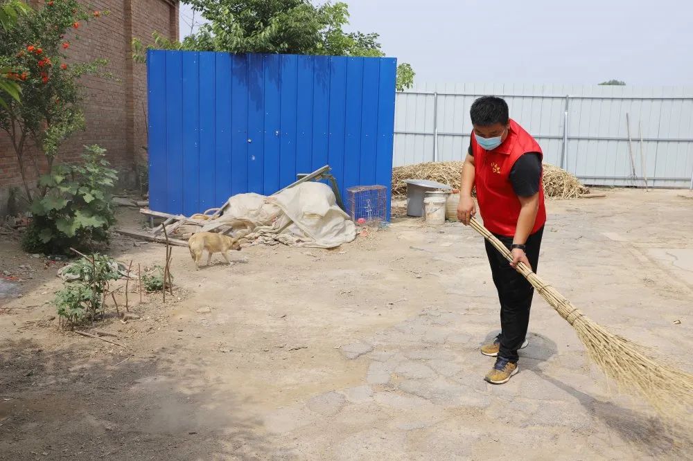 扶貧濟(jì)困獻(xiàn)愛心 真情幫扶暖人心 —長(zhǎng)田實(shí)業(yè)團(tuán)委開展“金暉助老?青年文明號(hào)送溫暖”活動(dòng)