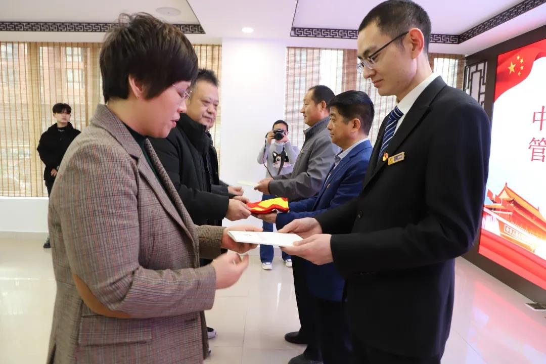 黨建引領(lǐng)促發(fā)展 紅色物業(yè)譜新篇—長田物業(yè)黨支部暨新元社區(qū)首家“紅色物業(yè)”黨支部成立了